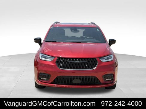 Used 2025 Chrysler Pacifica Limited FWD image 3