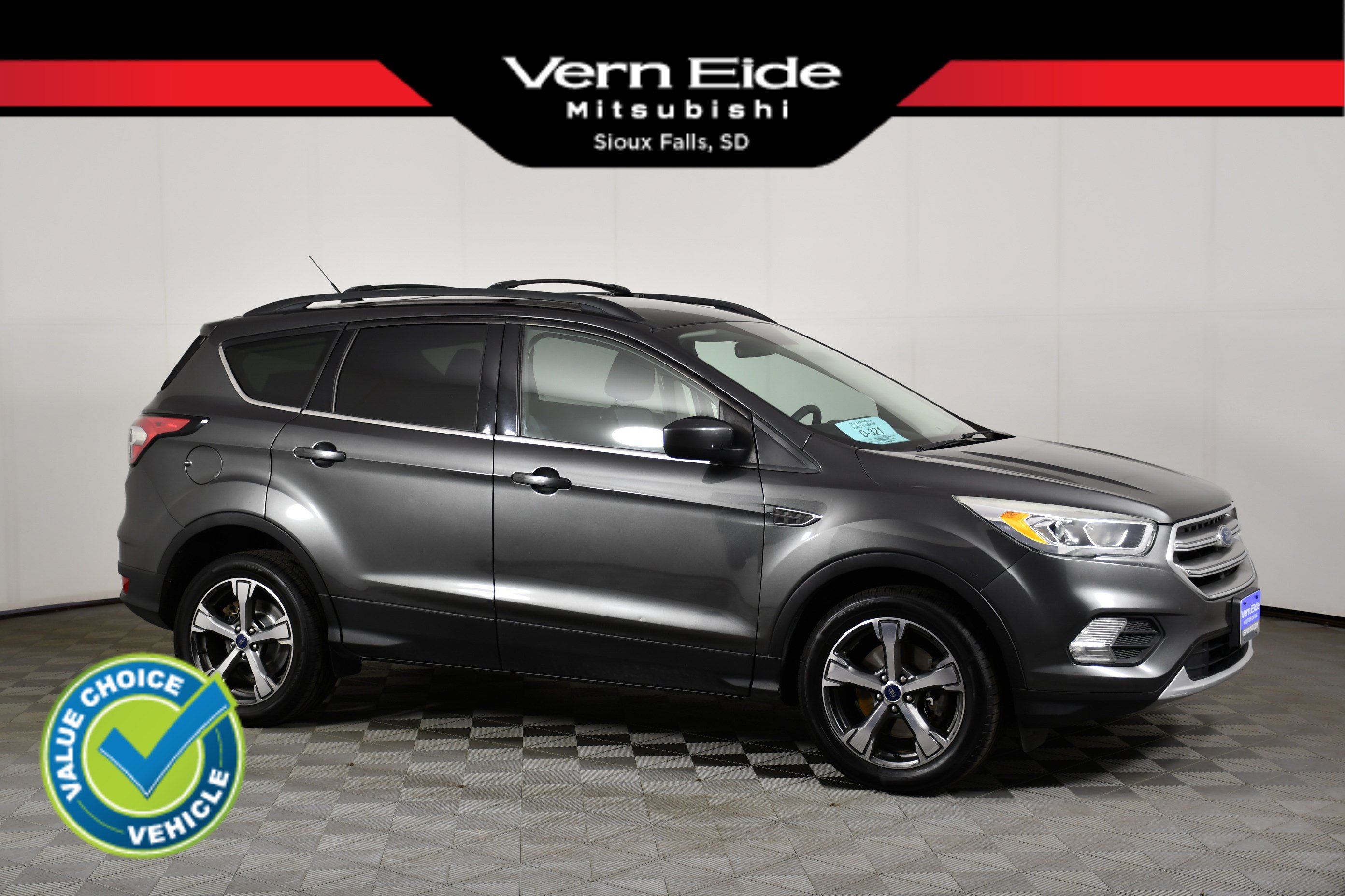 Used 2017 Ford Escape SE w/ Equipment Group 201A AWD/4WD image 1