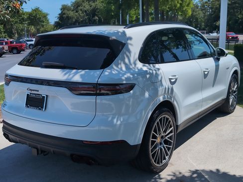 Used 2023 Porsche Cayenne Platinum Edition AWD/4WD image 10