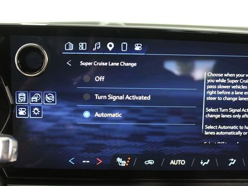 Used 2024 Chevrolet Equinox EV RS FWD image 25