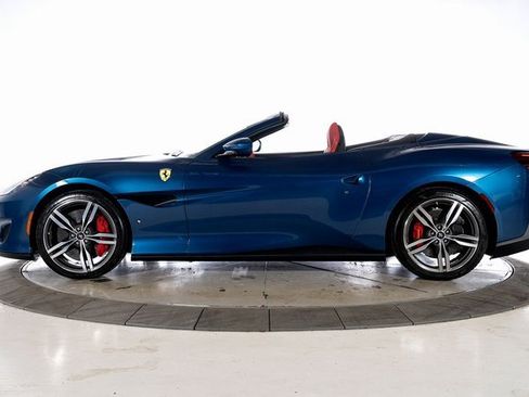 Used 2019 Ferrari Portofino image 3