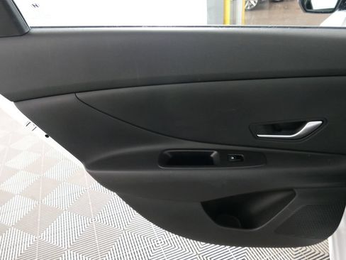 Used 2022 Hyundai Elantra SE FWD image 23