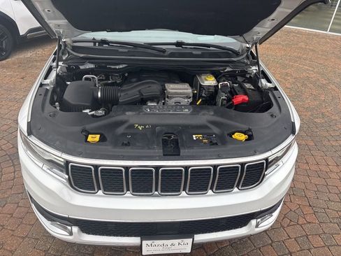 Used 2022 Jeep Wagoneer Series III w/ Flexible Seating Group image 44