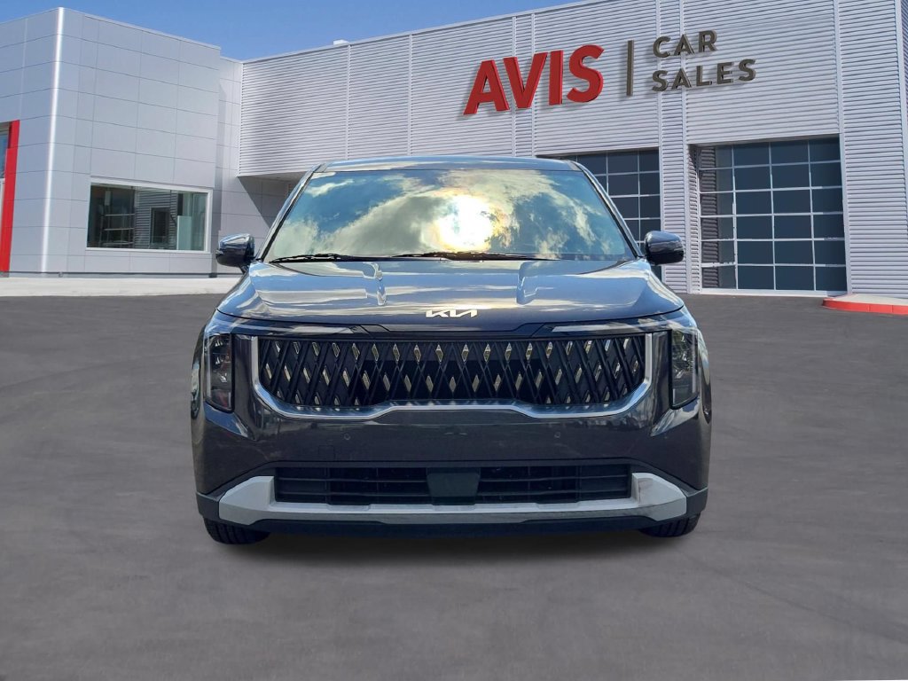Used 2025 Kia Carnival FWD image 2