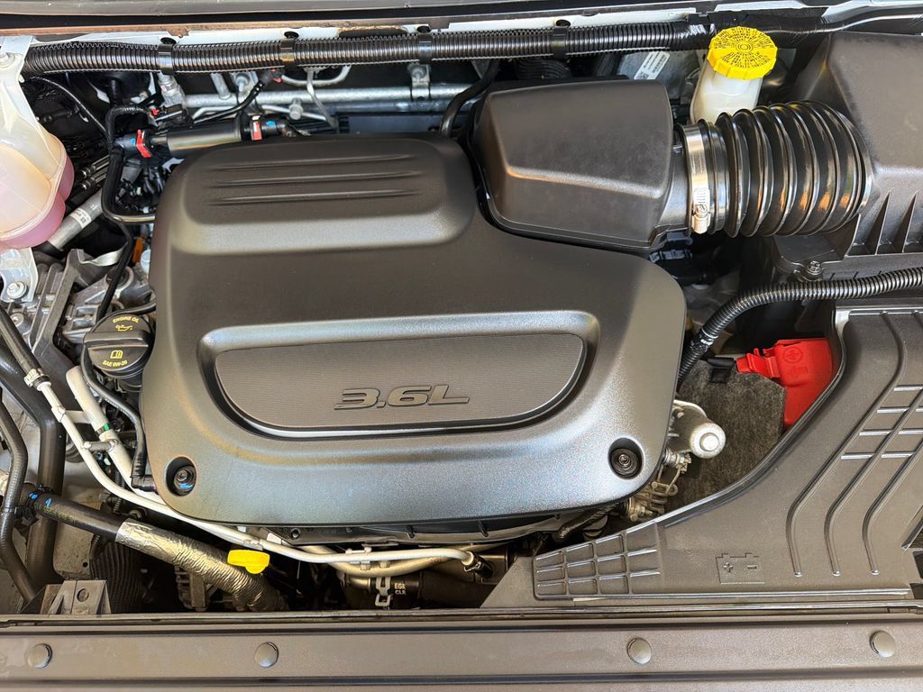 Used 2024 Chrysler Pacifica Touring-L w/ S Appearance Package FWD image 37
