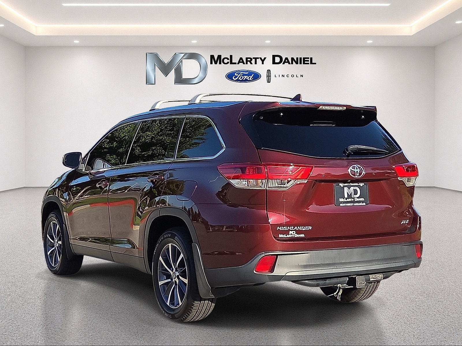 Used 2019 Toyota Highlander XLE FWD image 4