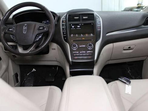 Used 2019 Lincoln MKC Premiere FWD image 2
