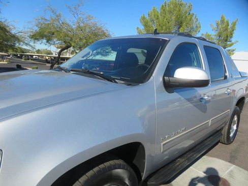 Used 2013 Chevrolet Avalanche LS image 8
