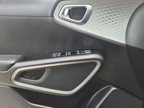 Certified 2025 Kia Soul LX w/ LX Technology Package FWD image 25
