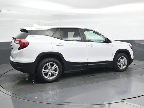 Used 2024 GMC Terrain SLE AWD/4WD image 2