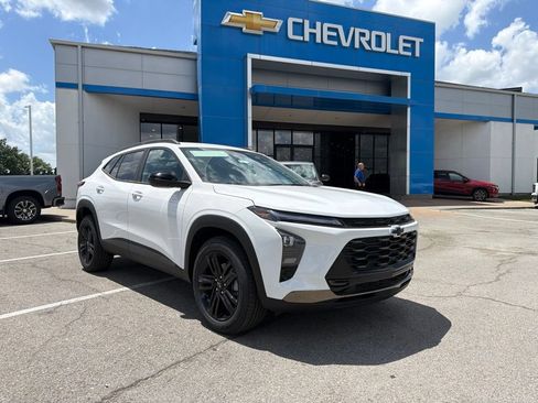 New 2026 Chevrolet Trax ACTIV w/ Sunroof Package FWD image 1