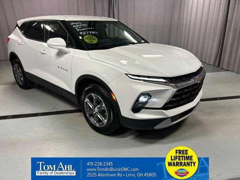 Used 2025 Chevrolet Blazer LT FWD image 1