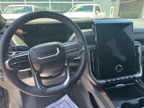 Used 2025 GMC Yukon Denali RWD image 10
