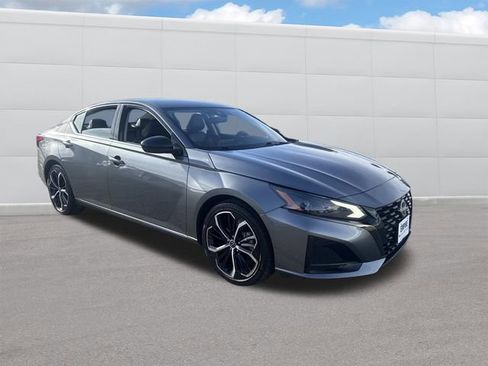 Used 2023 Nissan Altima 2.5 SR image 12