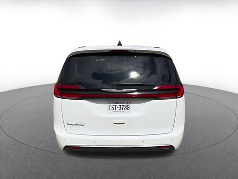Used 2023 Chrysler Pacifica Touring-L FWD image 12