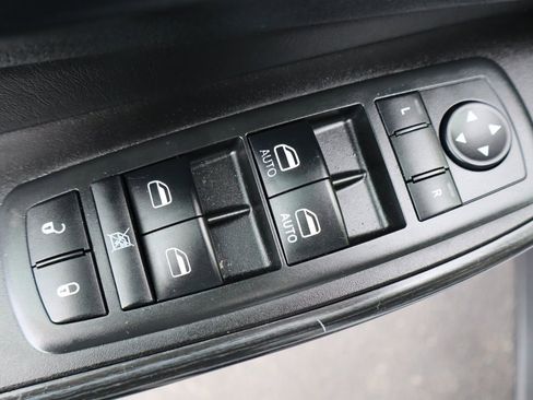 Used 2015 Jeep Cherokee Trailhawk w/ Comfort/Convenience Group AWD/4WD image 27