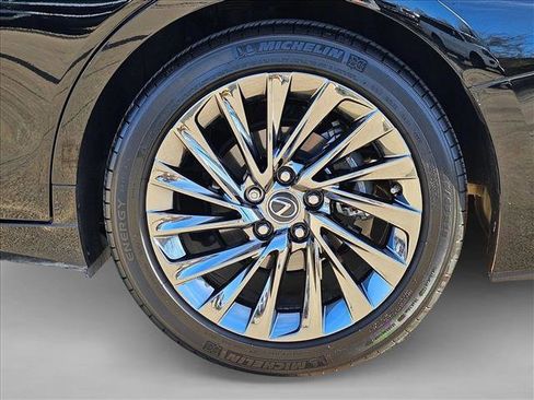 Used 2024 Lexus ES 350 w/ Luxury Package image 25