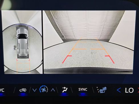 New 2026 Chevrolet Traverse LT w/ Driver Confidence Package FWD image 18