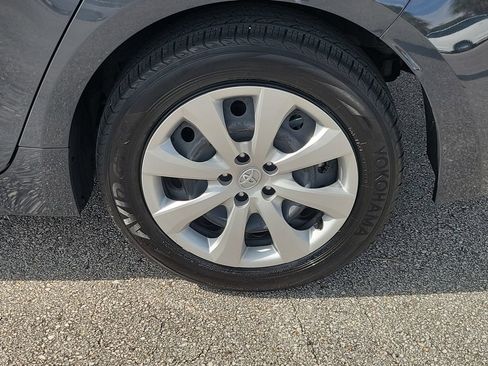 Used 2025 Toyota Corolla LE FWD image 5