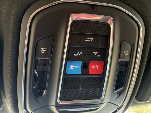 New 2026 Jeep Grand Cherokee Altitude image 12