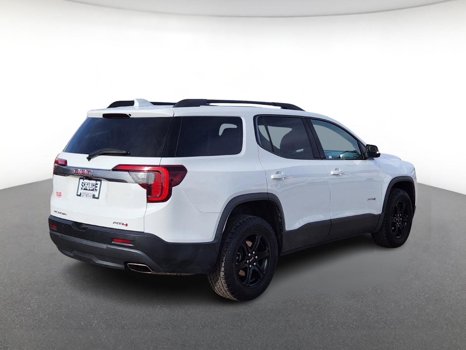 Used 2022 GMC Acadia AT4 w/ Technology Package AWD/4WD image 3