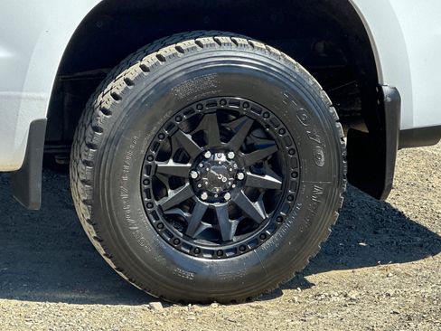 Used 2021 Chevrolet Silverado 1500 LT AWD/4WD image 25