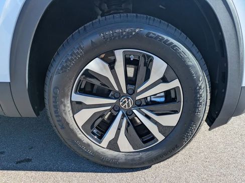 New 2026 Volkswagen Atlas Cross Sport SE FWD image 11