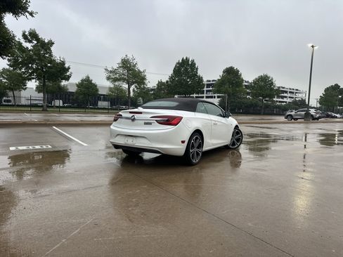 Used 2019 Buick Cascada Premium image 2