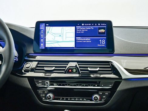 Certified 2022 BMW 530e w/ Premium Package image 14