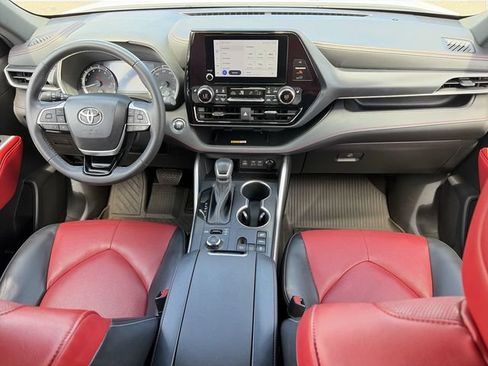 Used 2023 Toyota Highlander XSE AWD/4WD image 16