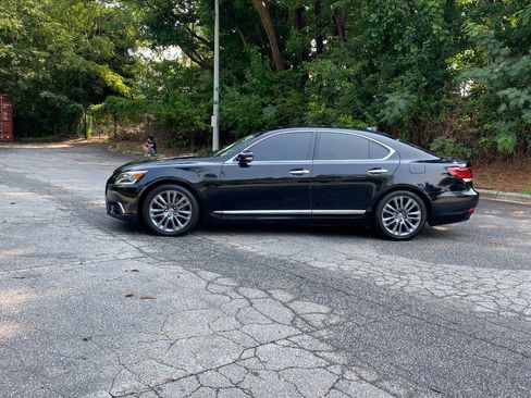 Used 2015 Lexus LS 460 w/ Comfort Package RWD image 9