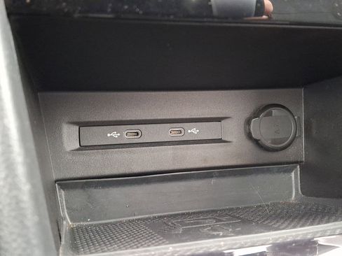 Certified 2023 Volkswagen Taos SE w/ Panoramic Sunroof Package image 24