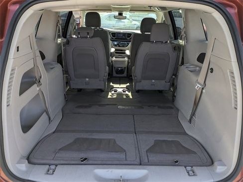 Used 2018 Chrysler Pacifica Touring Plus w/ Tire & Wheel Group image 13