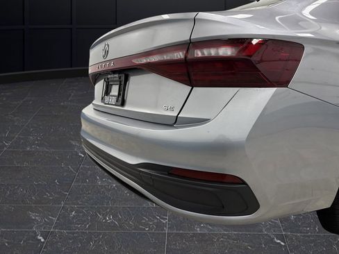 Used 2025 Volkswagen Jetta SE w/ Sunroof Package image 31