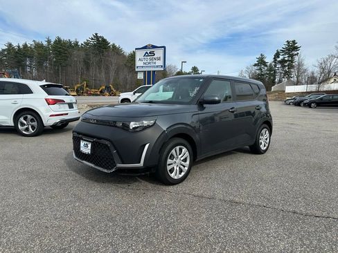 Used 2023 Kia Soul LX FWD image 1