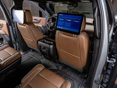 Used 2024 Chevrolet Suburban High Country w/ Advanced Technology Package AWD/4WD image 32