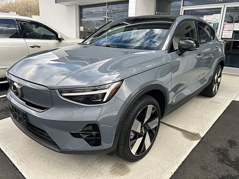 Used 2023 Volvo C40 P8 Recharge Ultimate image 3