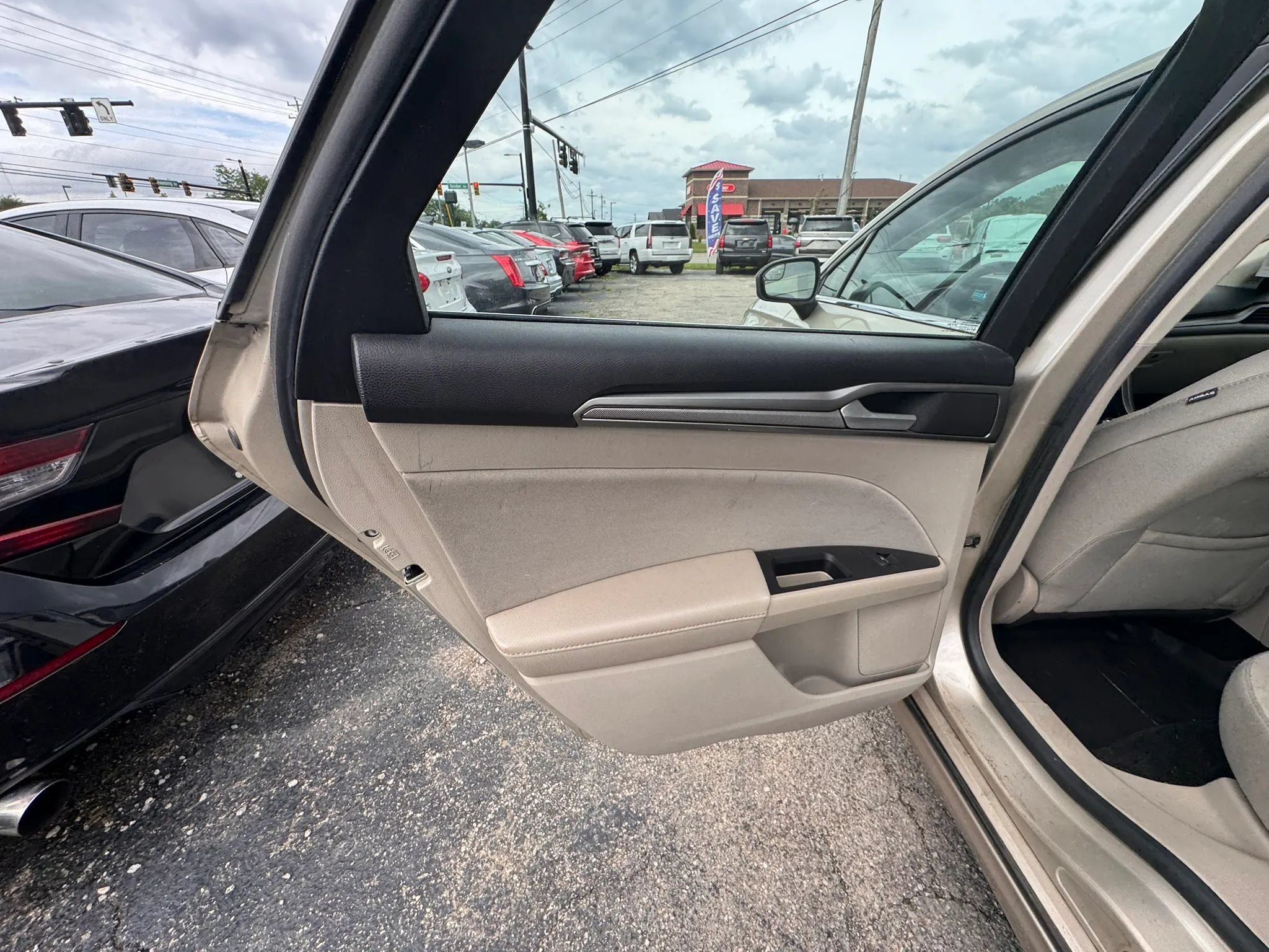 Used 2018 Ford Fusion SE w/ Fusion SE Technology Package FWD image 17
