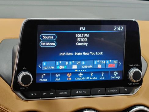 Used 2025 Nissan Sentra SV w/ SV Premium Package FWD image 6