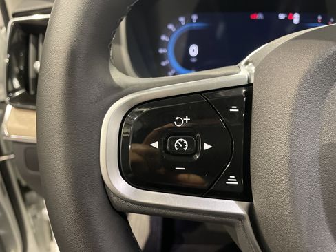 Used 2025 Volvo XC90 B6 Plus image 21