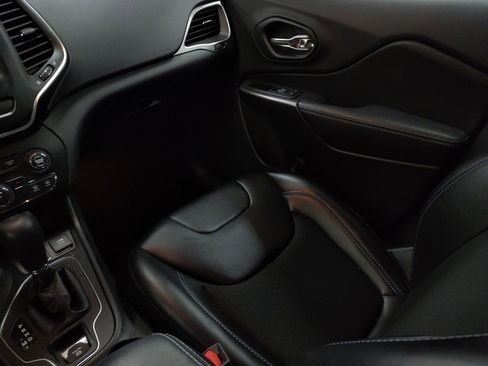 Used 2019 Jeep Cherokee Latitude Plus image 21