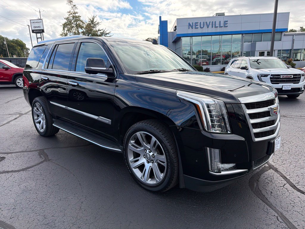 Used 2017 Cadillac Escalade Luxury AWD/4WD image 1