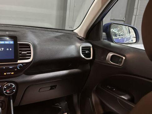 Used 2023 Hyundai Venue SE FWD image 23