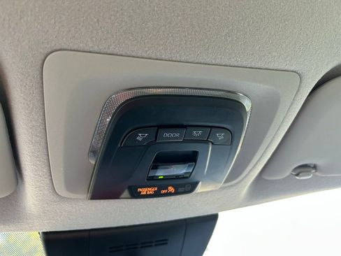 Used 2024 Toyota Corolla Cross L image 27