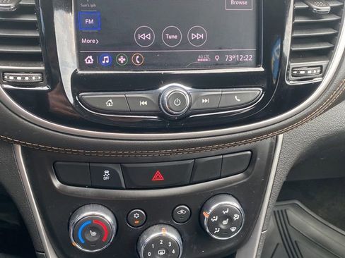 Used 2021 Chevrolet Trax LT w/ Premium Seat Package AWD/4WD image 30