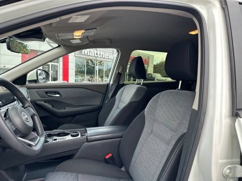 Used 2023 Nissan Rogue SV AWD/4WD image 11