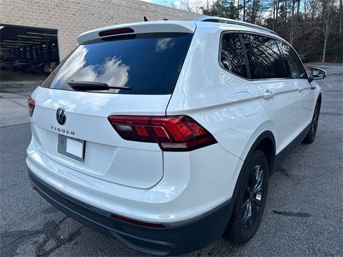 Used 2024 Volkswagen Tiguan SE image 5