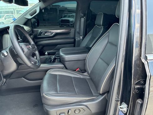 Used 2025 GMC Yukon Elevation RWD image 12