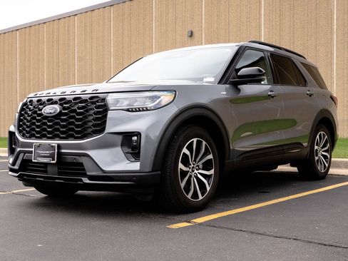 Used 2025 Ford Explorer ST-Line w/ Premium Package RWD image 4