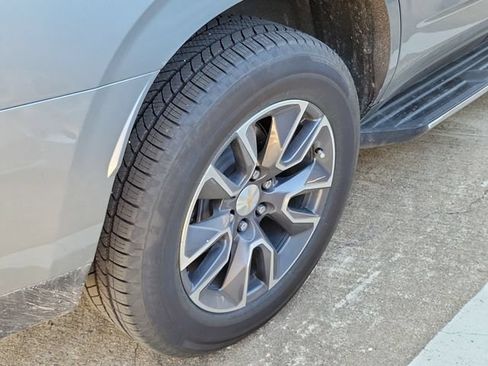 Used 2023 Chevrolet Tahoe LT w/ LT Signature Plus Package RWD image 9